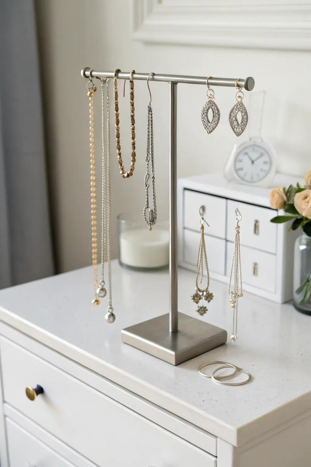 Minimalist metal jewelry stand