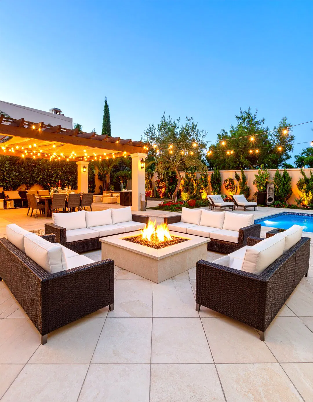 Mediterranean-Style Outdoor Media Terrace