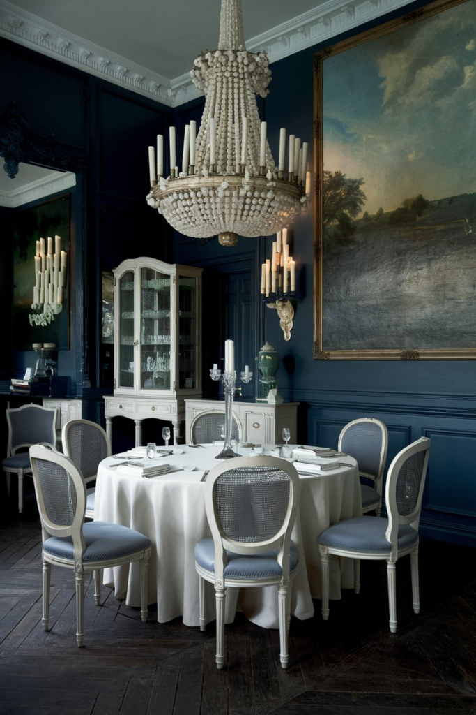 Subtle patterns in dining room